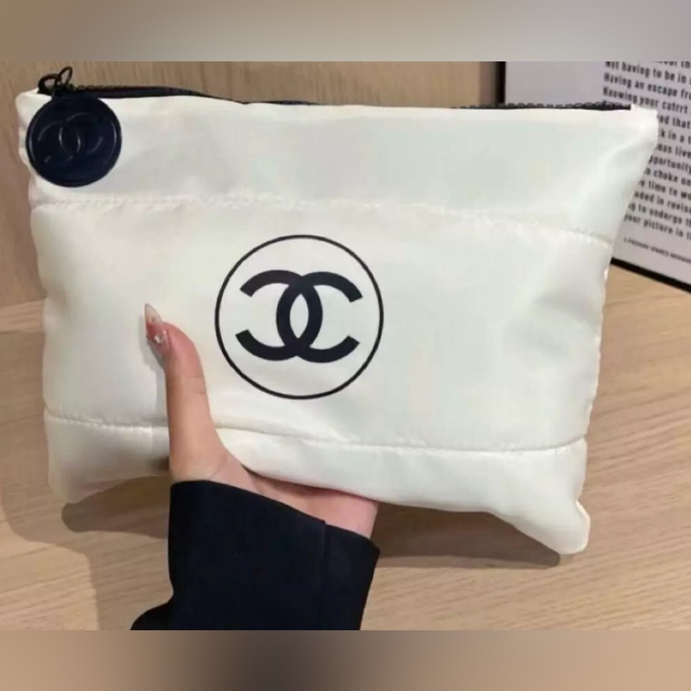 💞- Chanel white puffy makeup bag pouch clutch cosmetic case - Picture 13 of 16